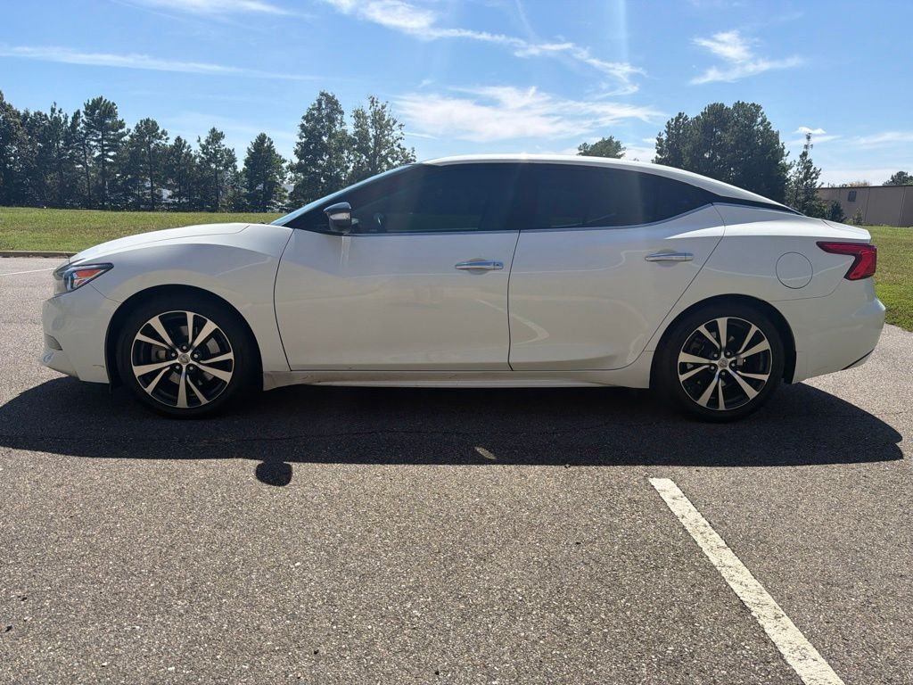 Used 2017 White Nissan Platinum image 4