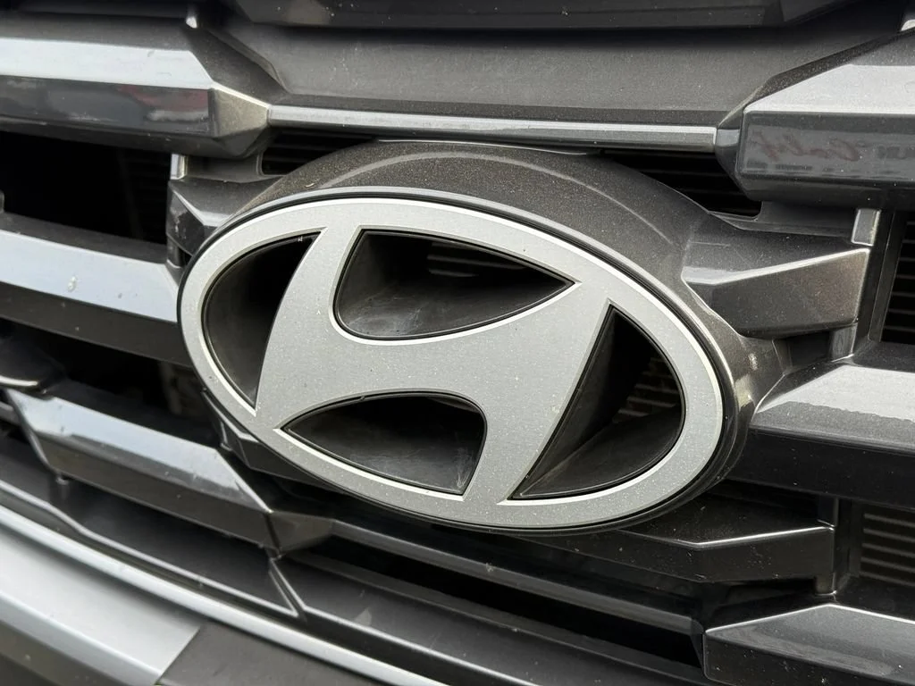 Used 2025 Silver Hyundai SEL image 30