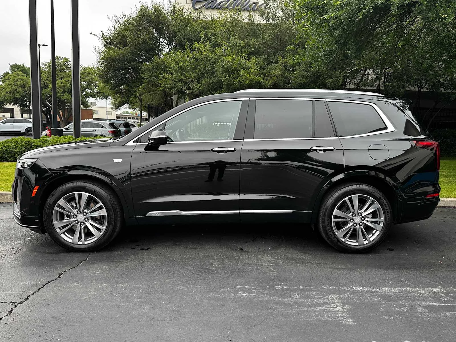 Certified Used 2025 Stellar Black Metallic Cadillac Premium Luxury image 5