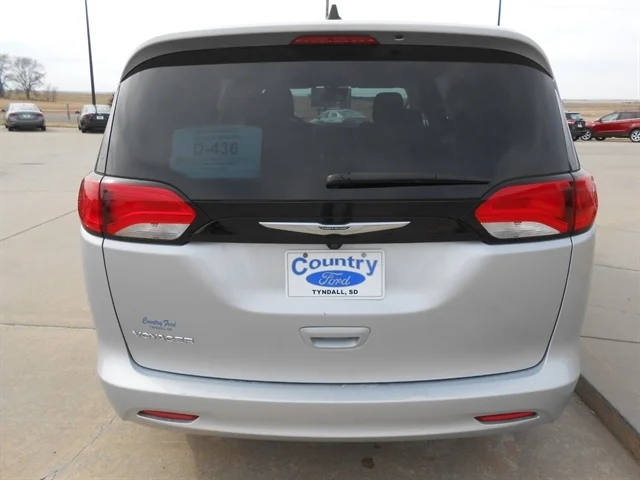 Used 2023 Atomic Silver CHRYSLER  image 4