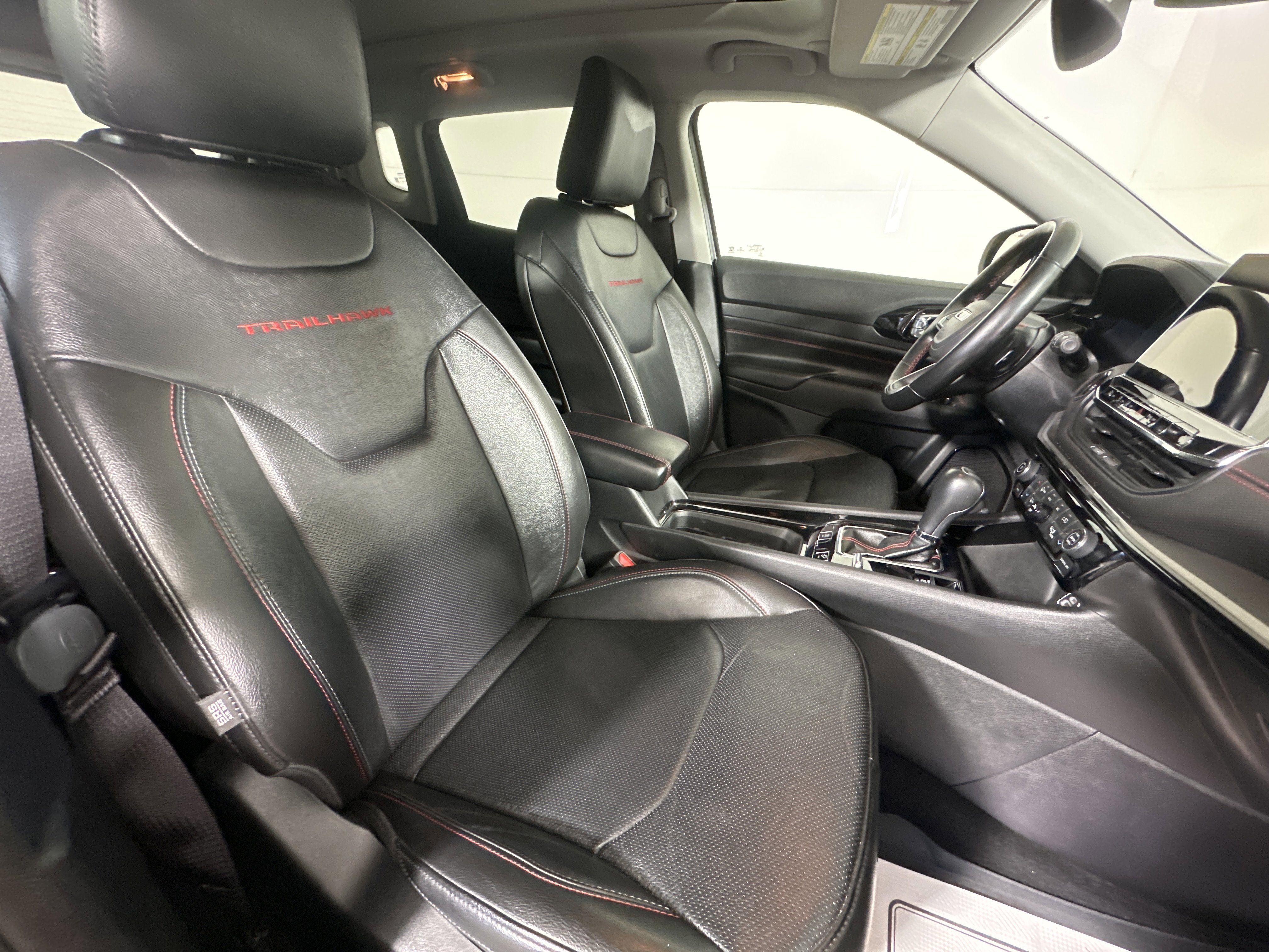 Used 2022 Billet Silver Metallic Clearcoat Jeep Trailhawk image 26