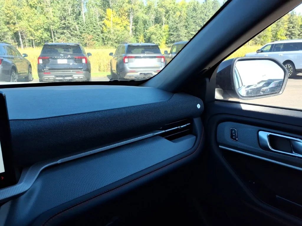 2026 Ford Explorer ST-Line - Photo 18