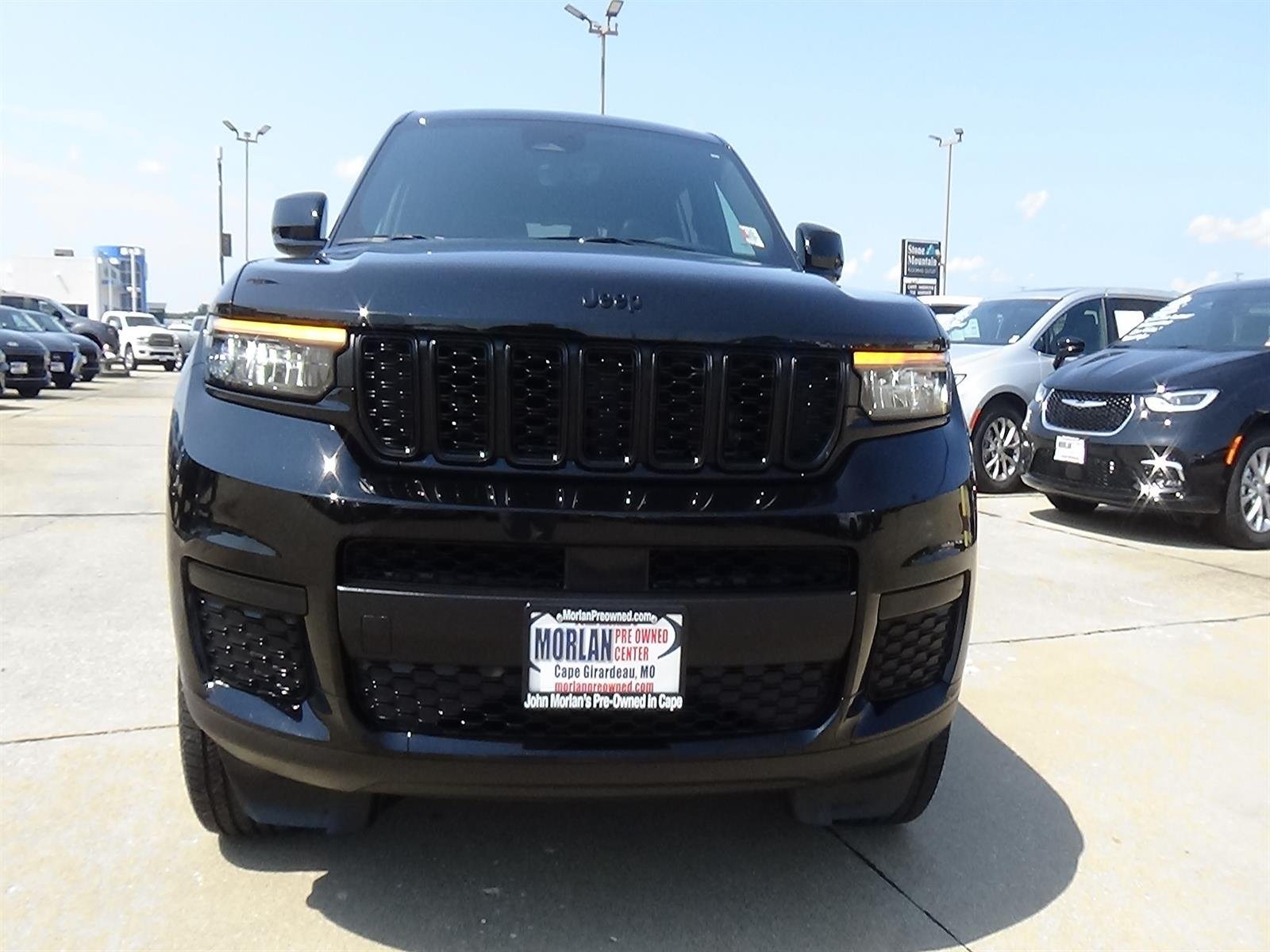 Certified Used 2025 Diamond Black Crystal Pearl Coat (pxj) Jeep Altitude X image 3