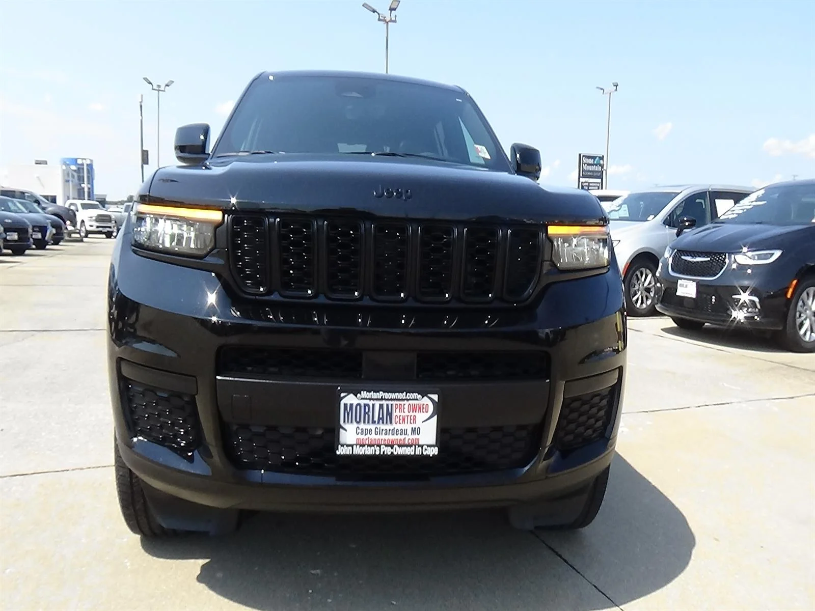 Certified Used 2025 Diamond Black Crystal Pearl Coat (pxj) Jeep Altitude X image 3