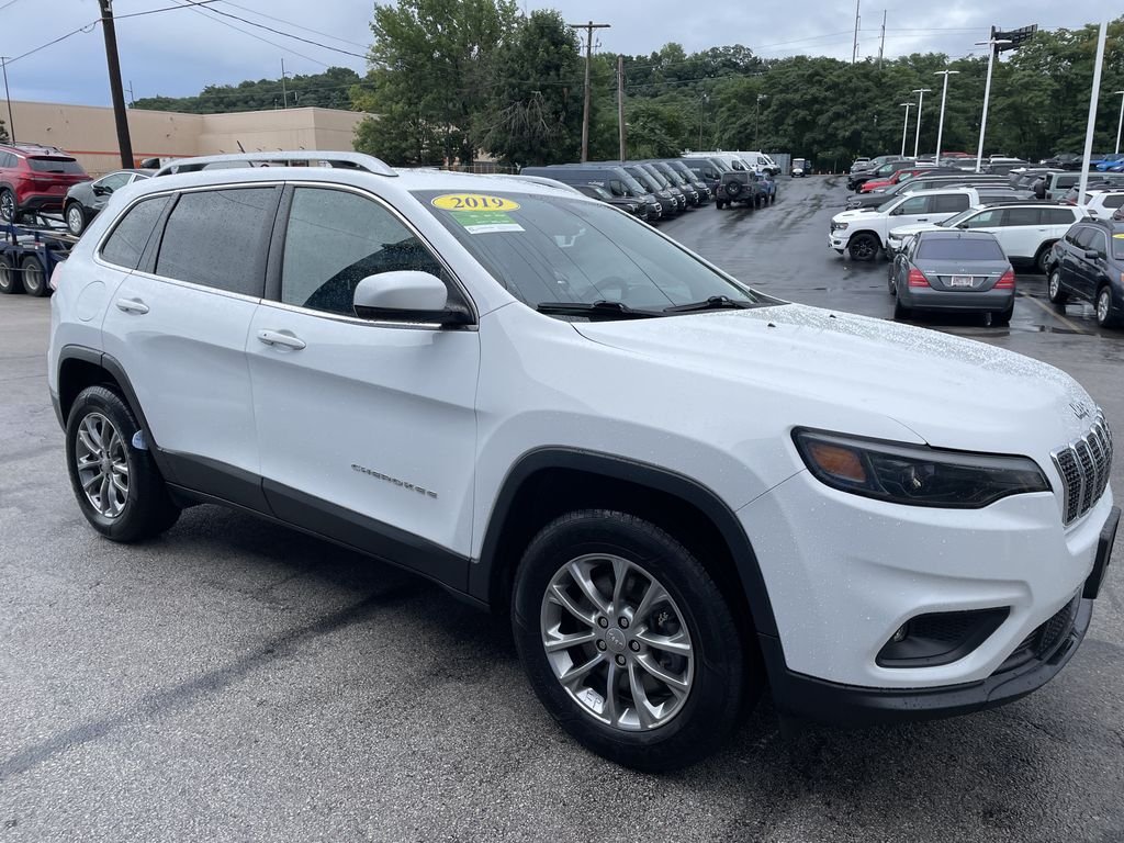 Certified Used 2019 White Jeep Latitude Plus image 5