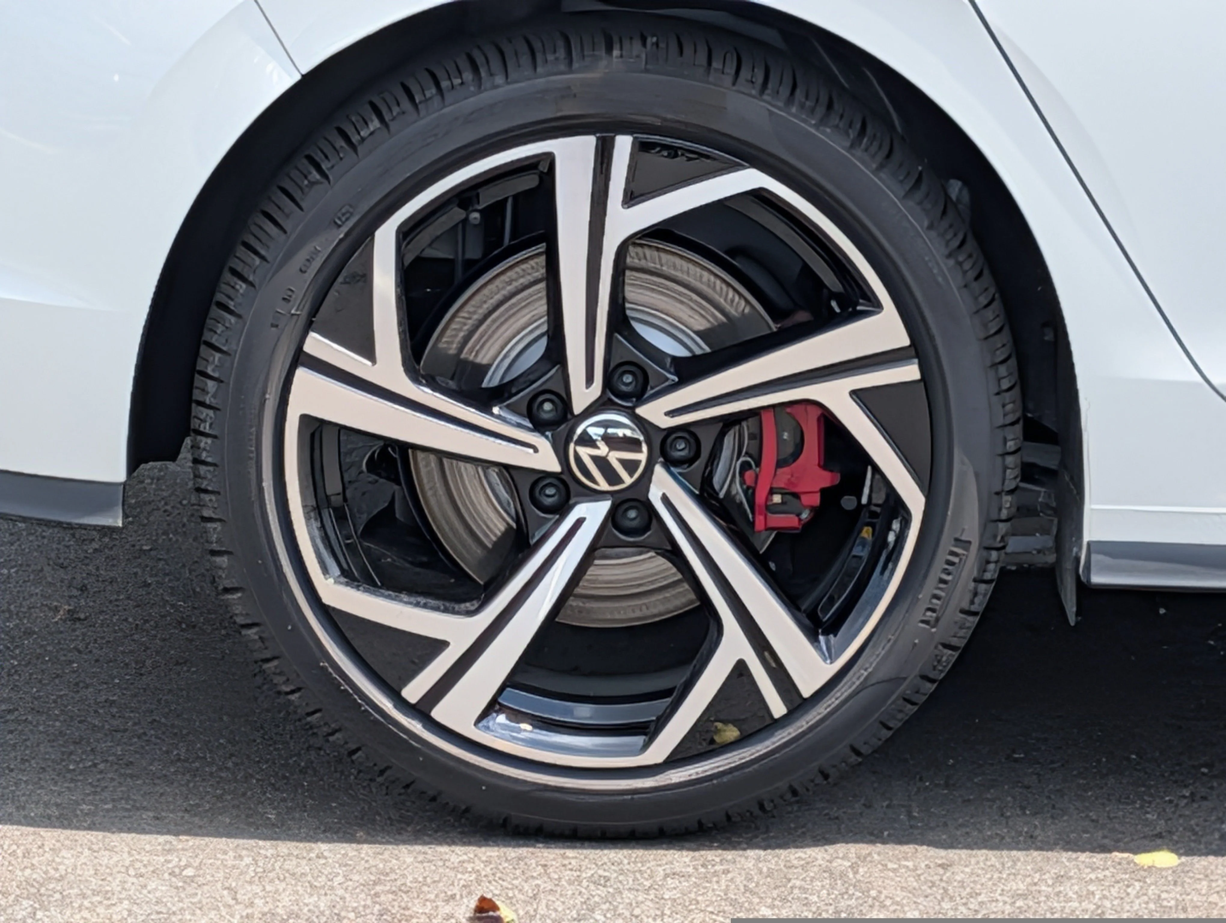 New 2026 Opal White Pearl Volkswagen SE image 5