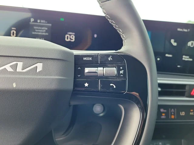 New 2026 White Kia S image 22