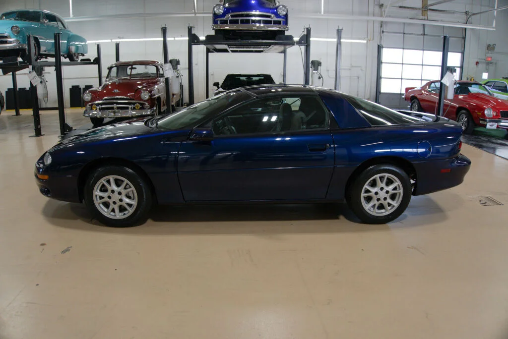 Used 2001  Chevrolet Base image 2