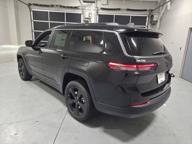 New 2026 Diamond Black Crystal Pearl-Coat Exterior Paint Jeep Limited image 10
