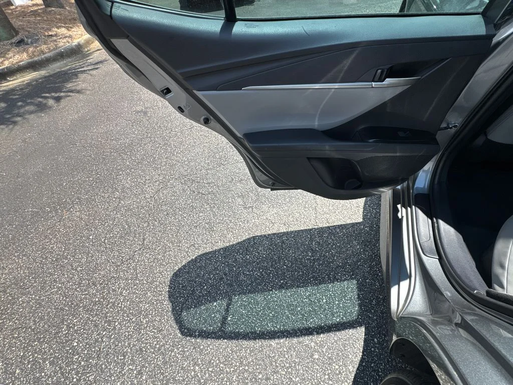 Used 2025  Toyota SE image 21