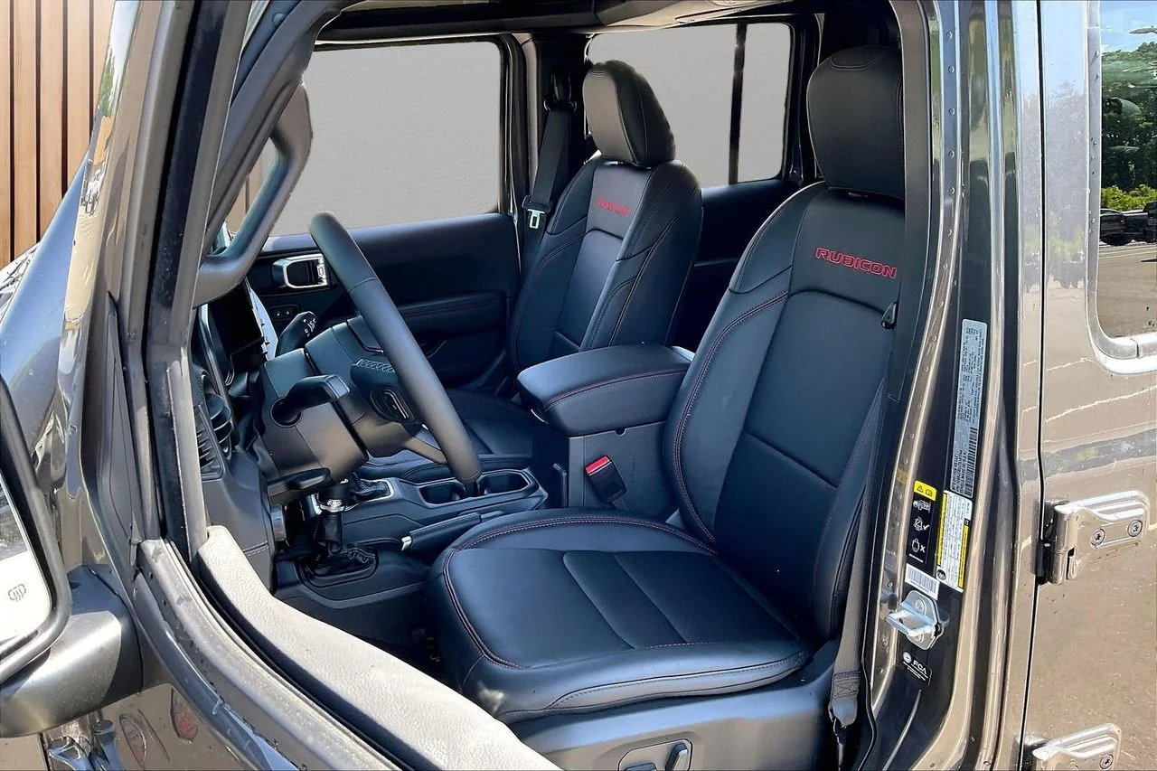New 2026 Granite Crystal Metallic Clear-Coat Exterior Paint Jeep Rubicon X image 17