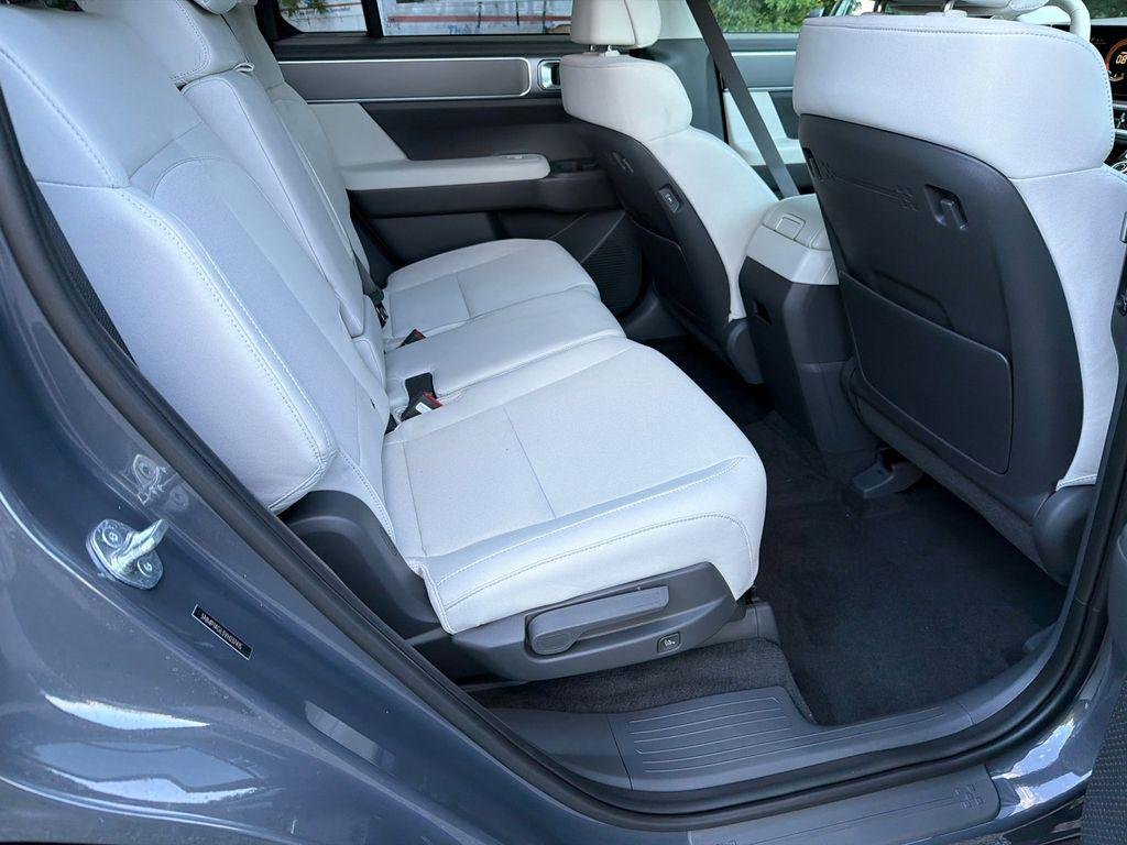 New 2027 Gray Hyundai SE FWD image 15