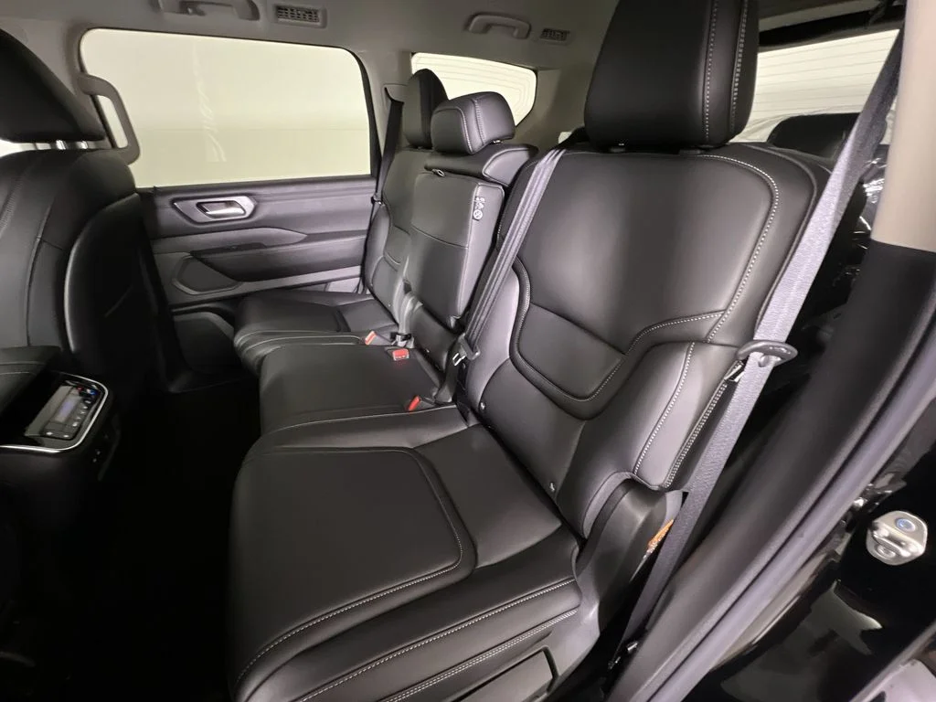 2025 Nissan Armada SV - Photo 24