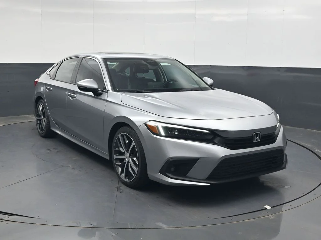 Certified Used 2024 Lunar Silver Metallic Honda Touring image 2