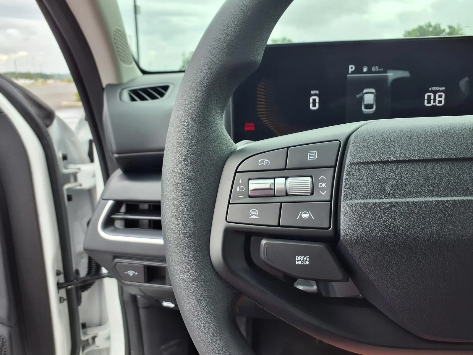 New 2026 Snow White Pearl Kia LXS image 17