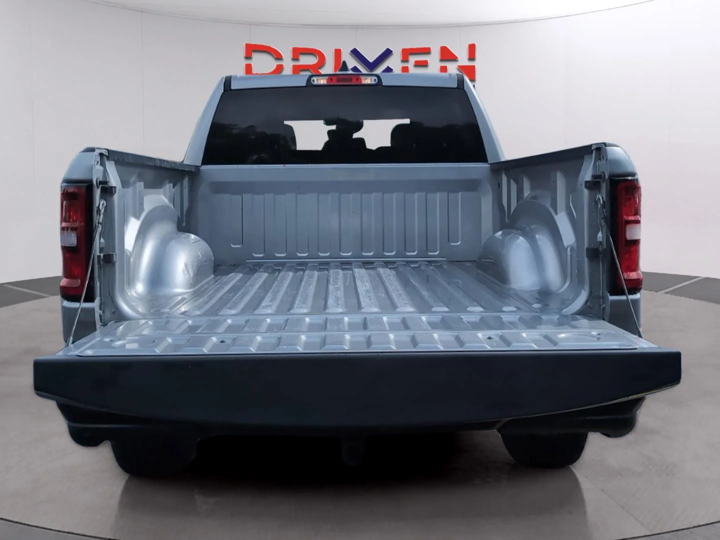 Used 2025 Billet Silver Metallic Clearcoat Ram Tradesman image 9