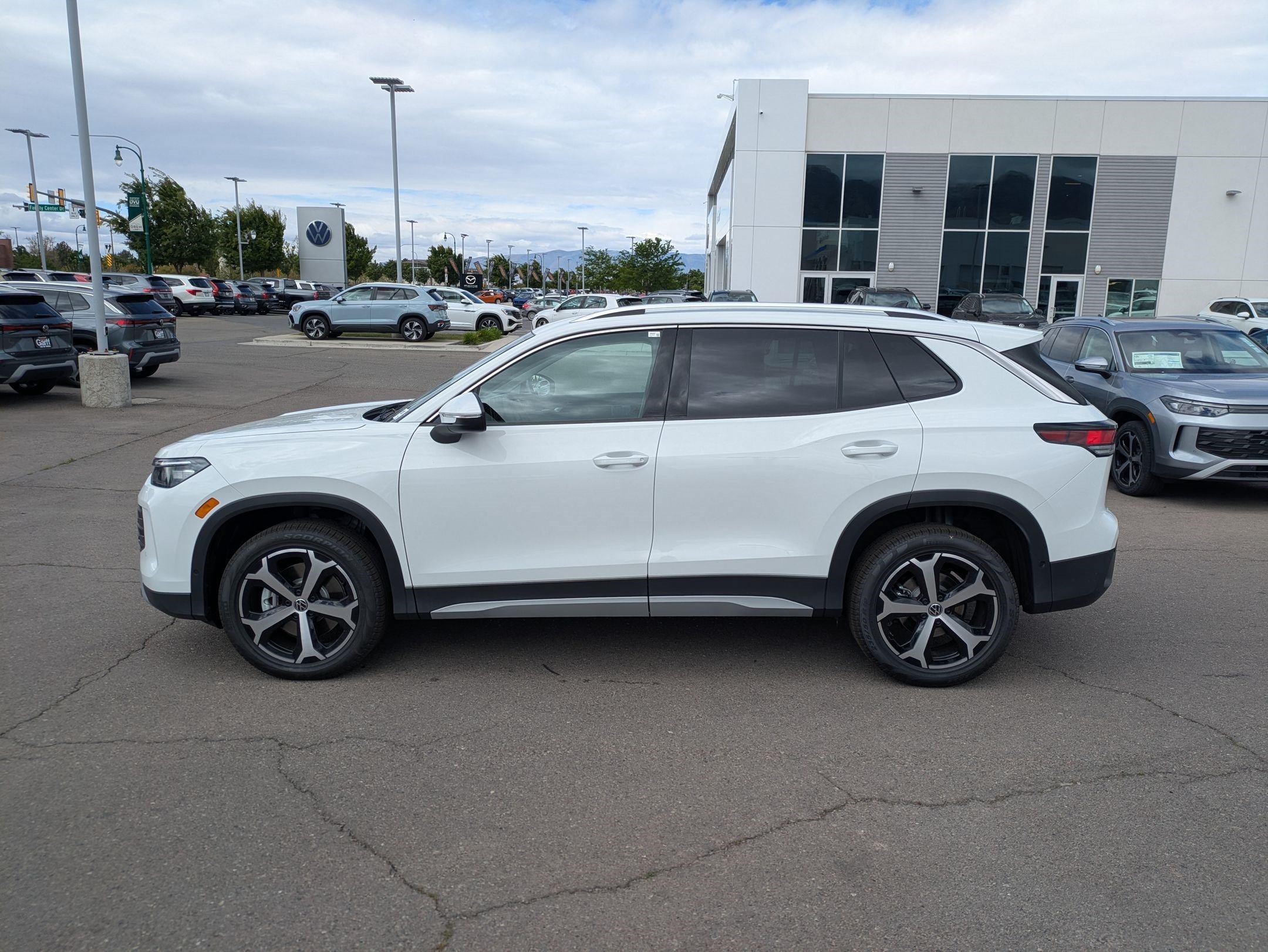 New 2026 Pure White Volkswagen SE image 7