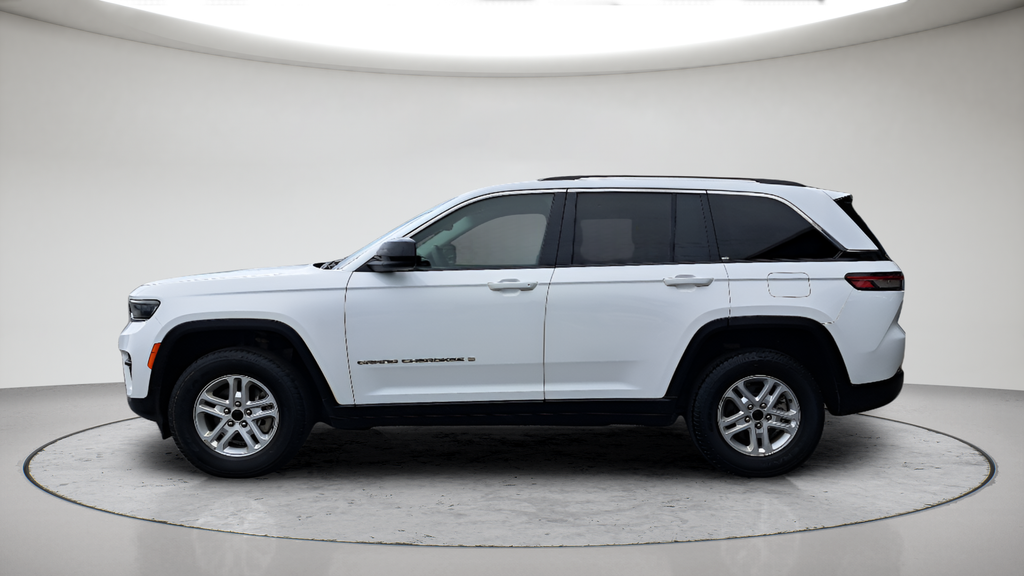 Used 2023 White Jeep Laredo image 6