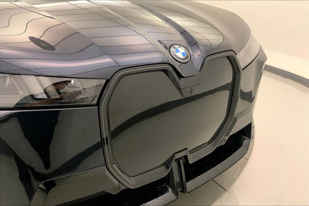 Used 2026 Carbon Black Metallic BMW  image 27