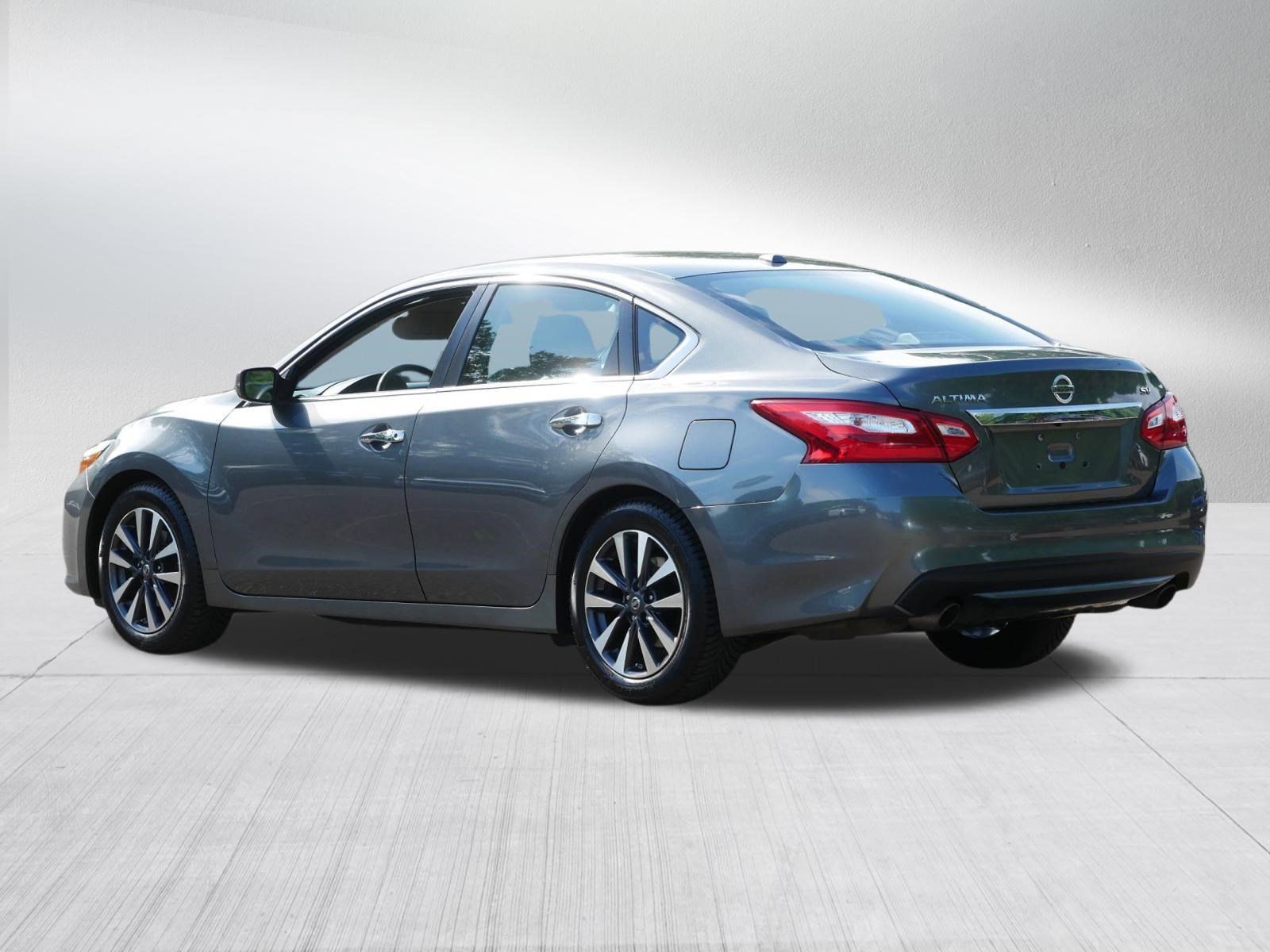 Certified Used 2017 Gun Metallic Nissan 2.5 SV image 5