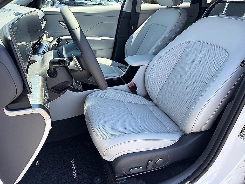New 2026 Atlas White Hyundai SEL Premium FWD image 23