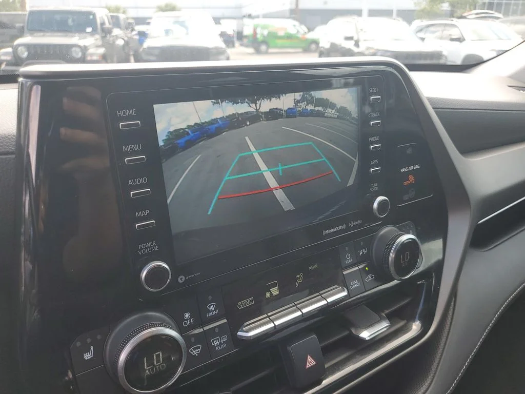 Used 2022  Toyota XLE image 20