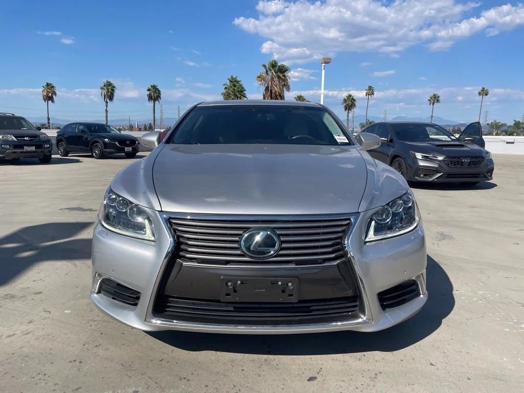 Used 2015 Liquid Platinum Lexus 460 L image 6