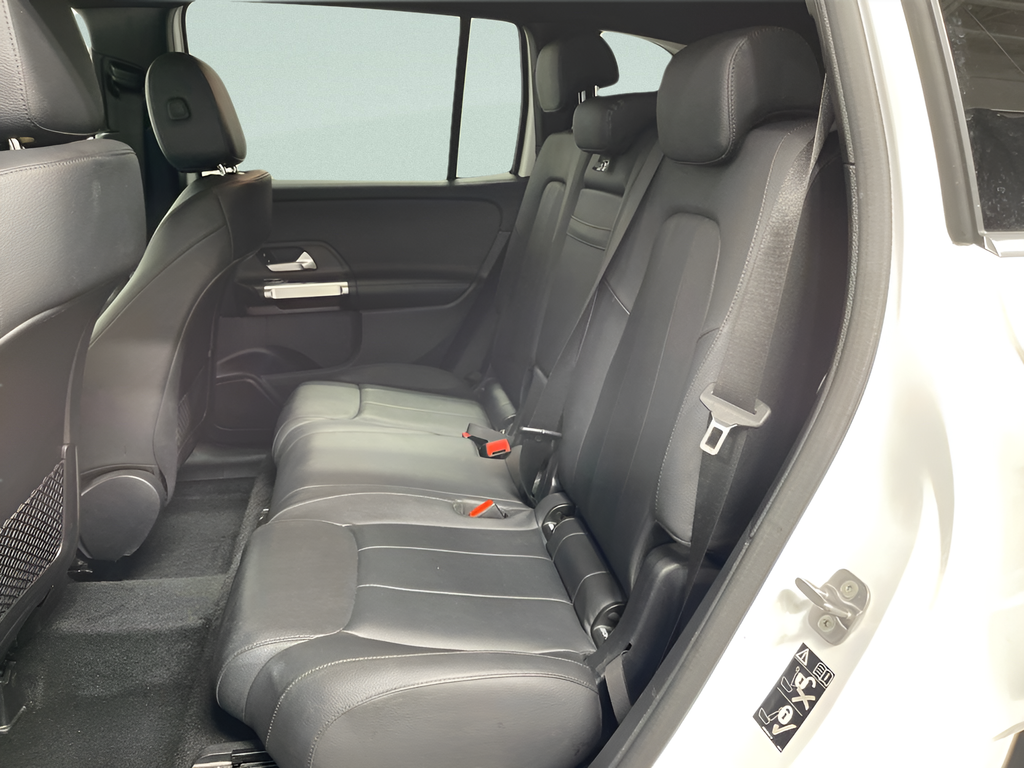 Used 2025  Mercedes-Benz GLB 250 4MATIC® image 25