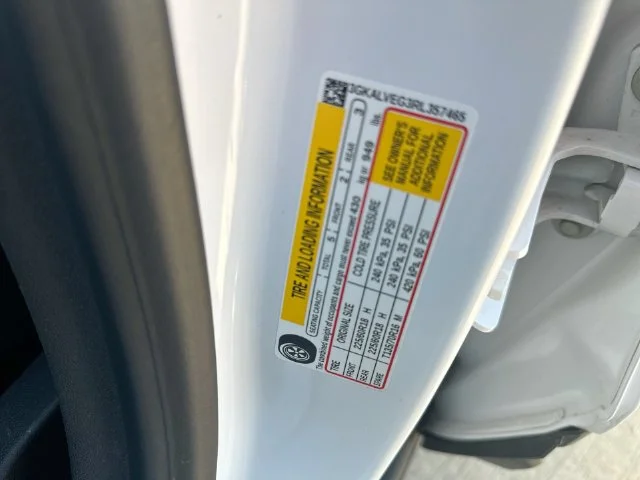 Used 2024 White GMC SLT image 38