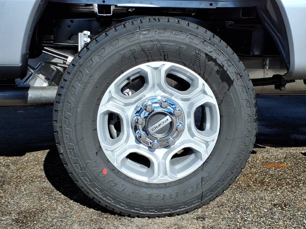 New 2027 Iconic Silver Metallic Ford F-250® XLT image 10