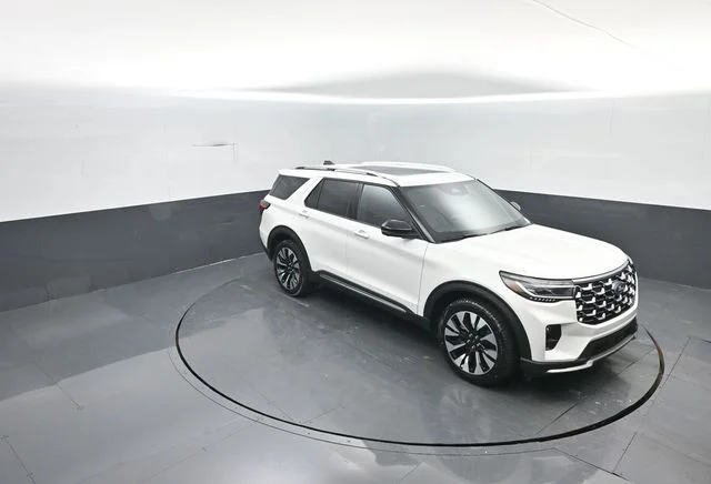New 2026 Star White Metallic Tri-Coat Ford Platinum™ image 20