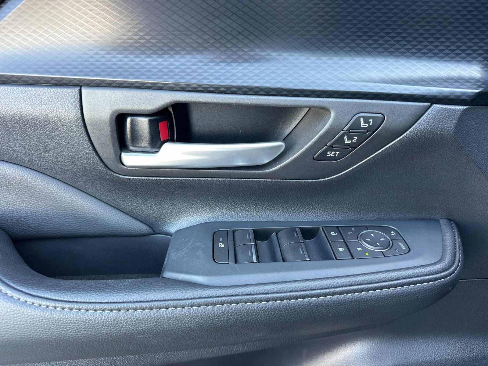 Used 2025  Toyota Hybrid MAX Limited image 11