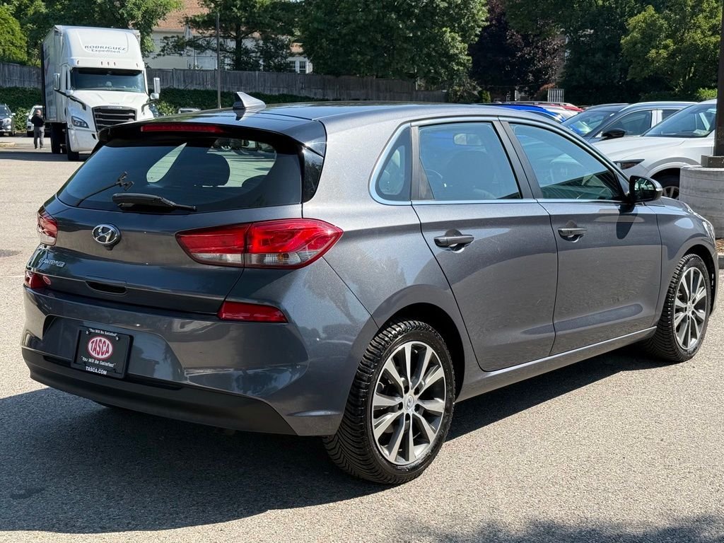 Used 2018 White Hyundai Base image 7