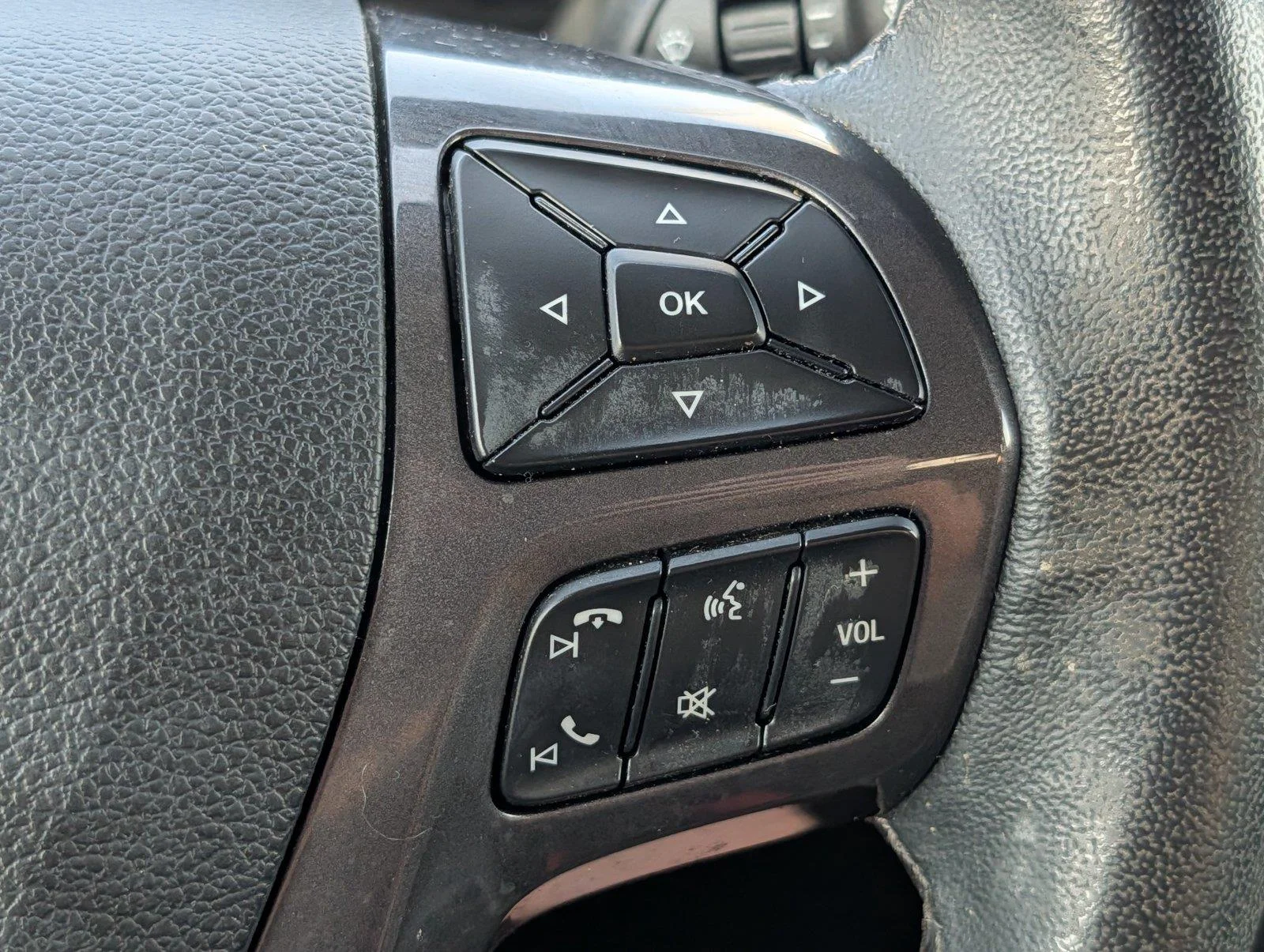 Used 2022 Cactus Gray Ford LARIAT image 26