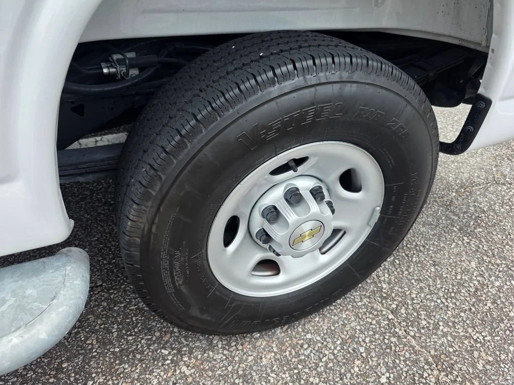 Used 2025 Summit White Chevrolet WT image 23