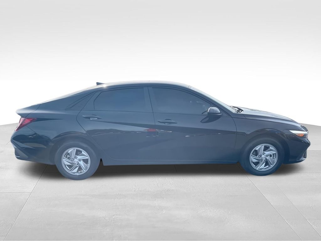 Used 2026 Black Hyundai SE image 9