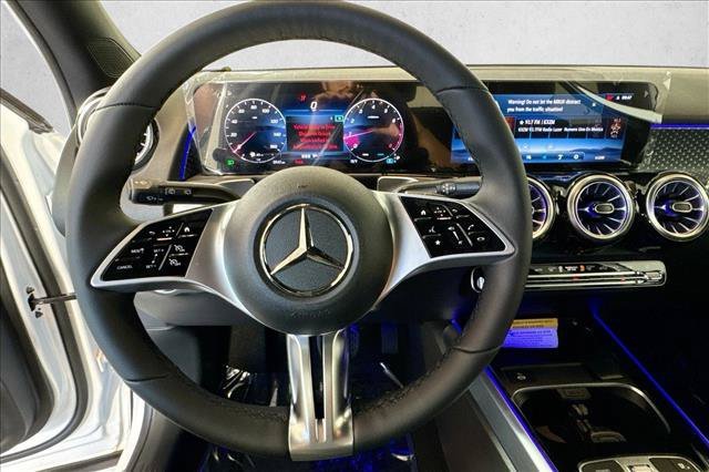 New 2026 Polar White Mercedes-Benz GLB 250 image 41