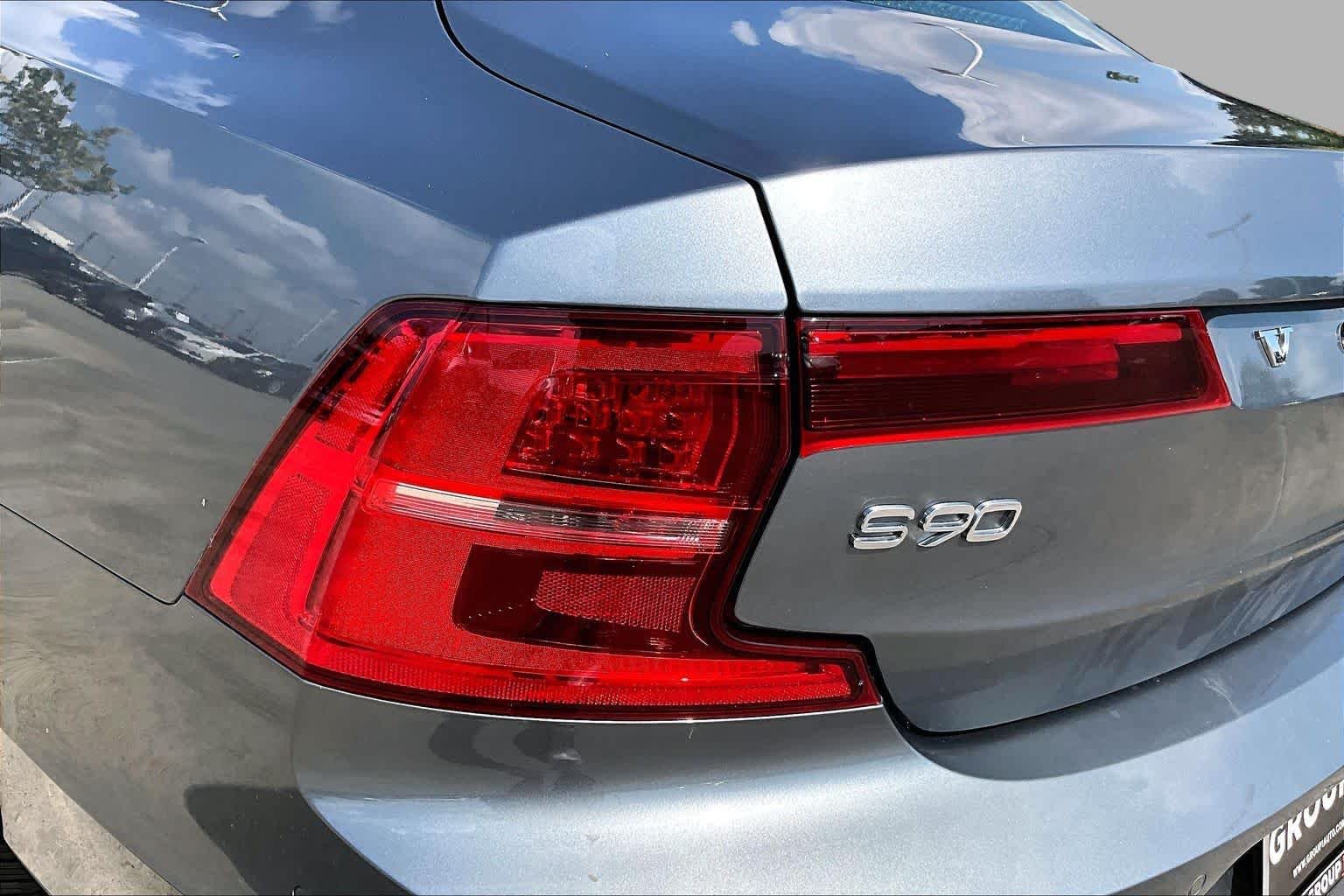 Used 2017 Osmium Grey Metallic Volvo Inscription image 27