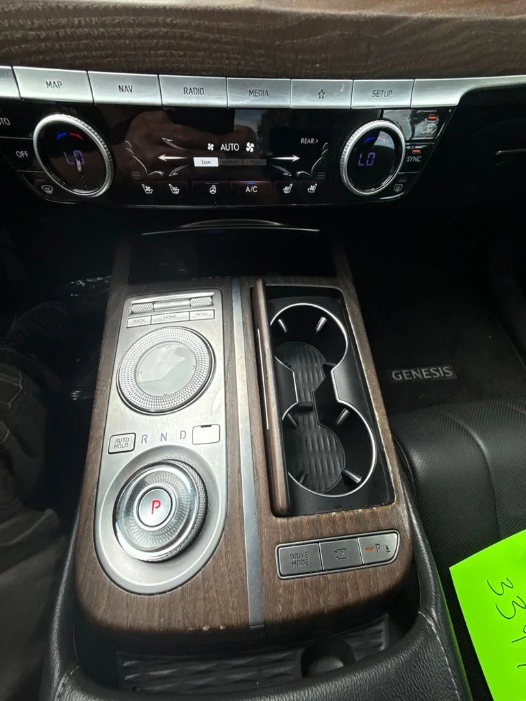 Used 2022 White Genesis 2.5T image 17