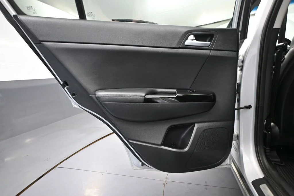 Used 2019 Silver Kia SX image 37