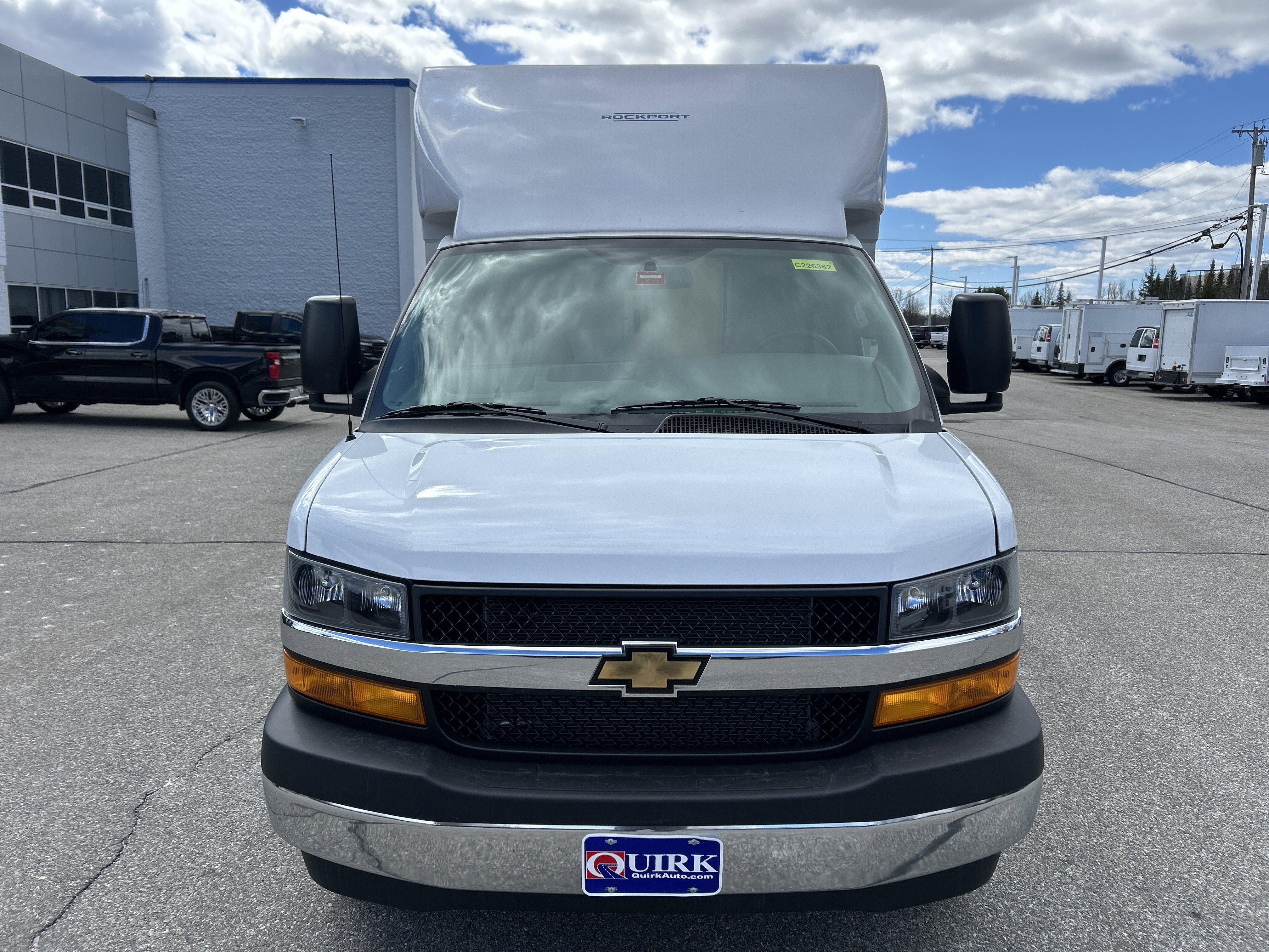 New 2026 Summit White Chevrolet 1WT image 3