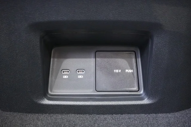 New 2027 Sandstone Volkswagen SE w/Technology image 24