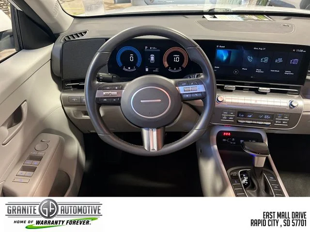 Used 2025 White Hyundai SEL image 18