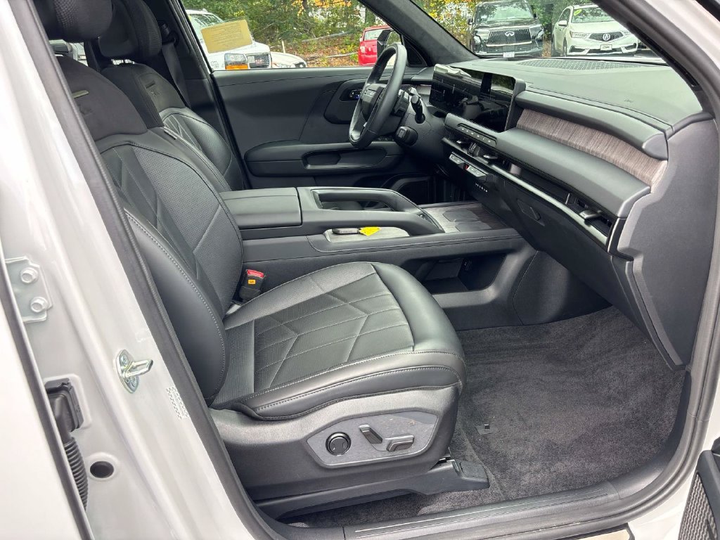 Used 2027 White Kia X-Line SX-Prestige image 19