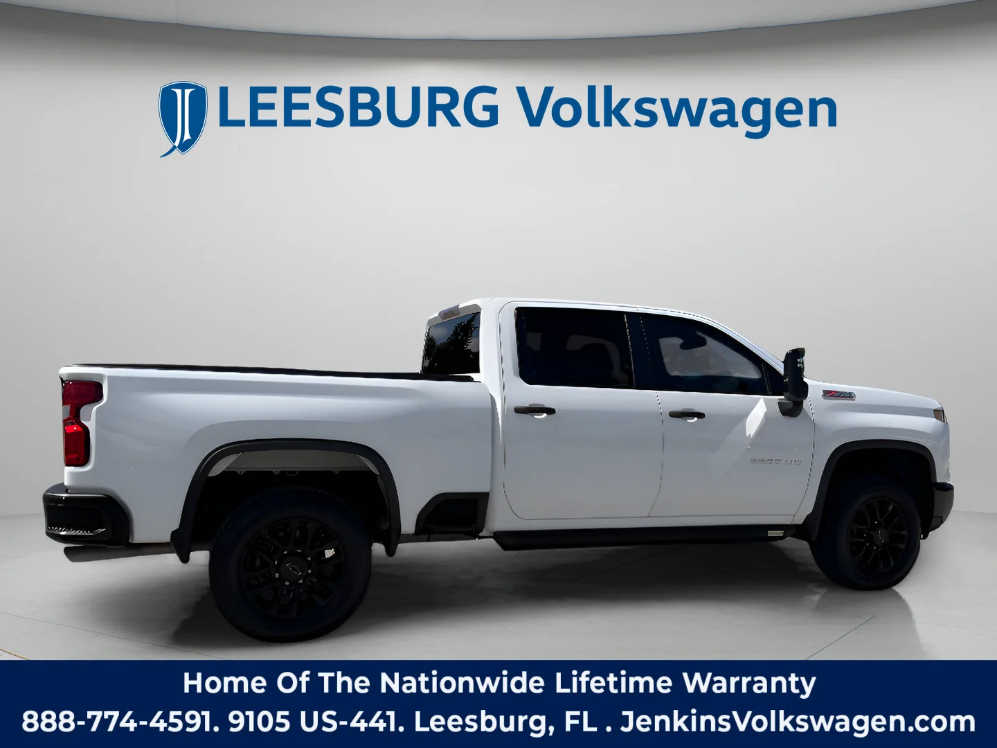 Used 2025 Summit White Chevrolet Custom image 4