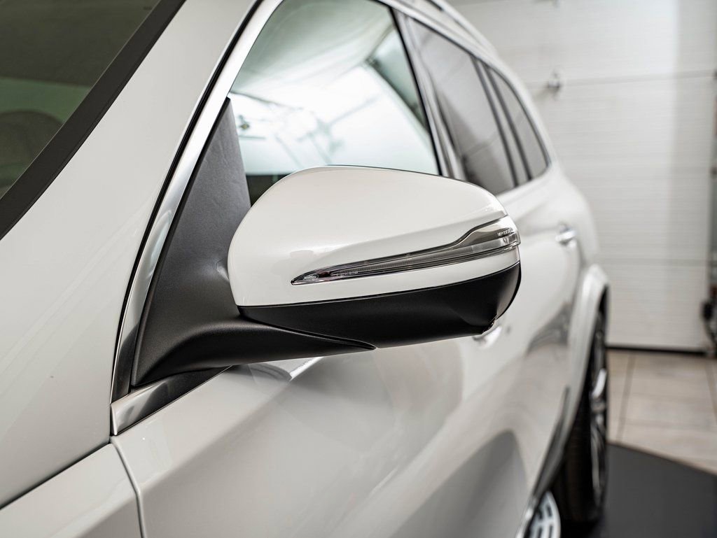 New 2026 MANUFAKTUR Moonlight White Metallic Mercedes-Benz GLS 580 image 17