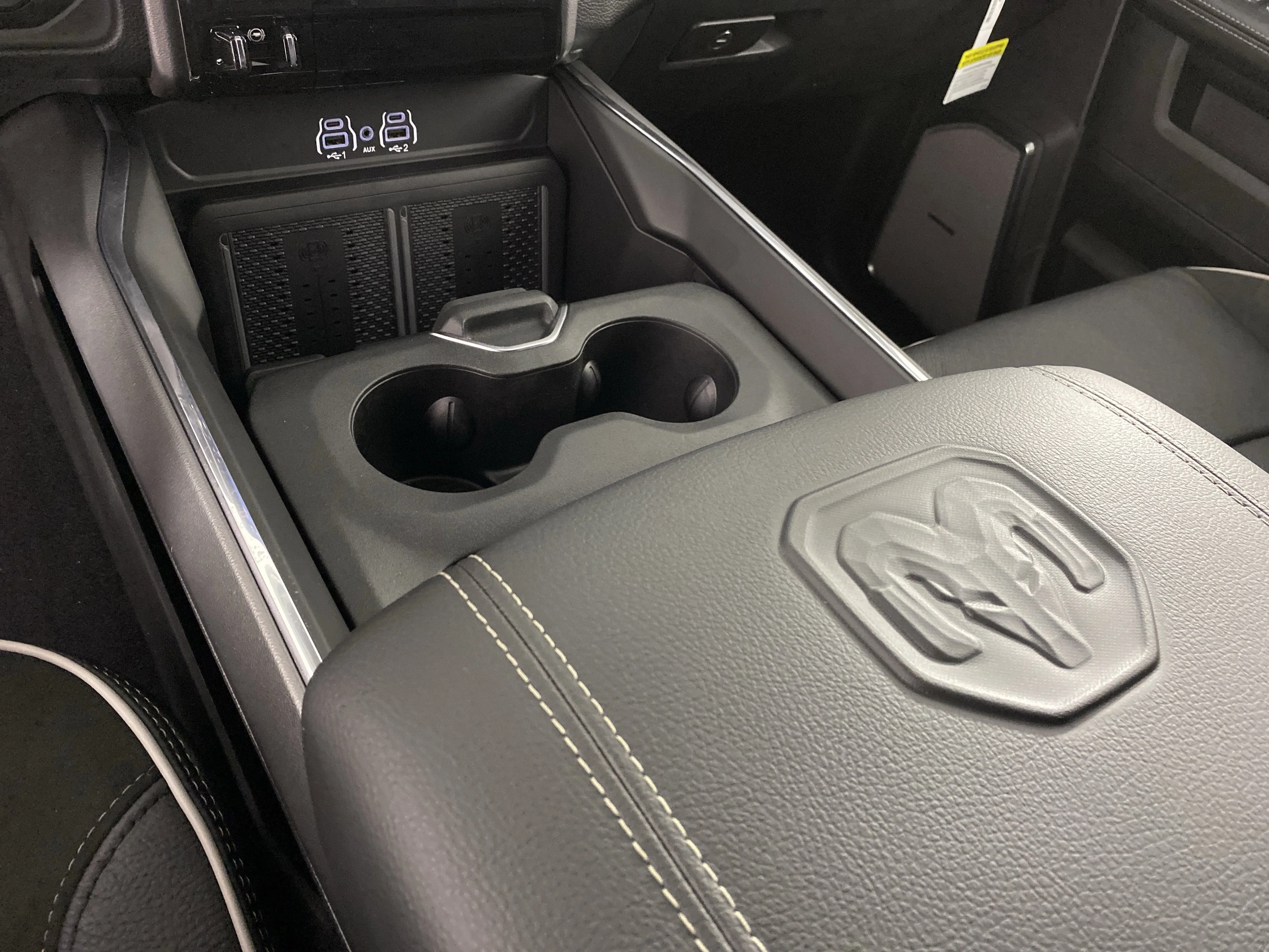 New 2026 Diamond Black Crystal Pearl-Coat Exterior Paint RAM Laramie image 30