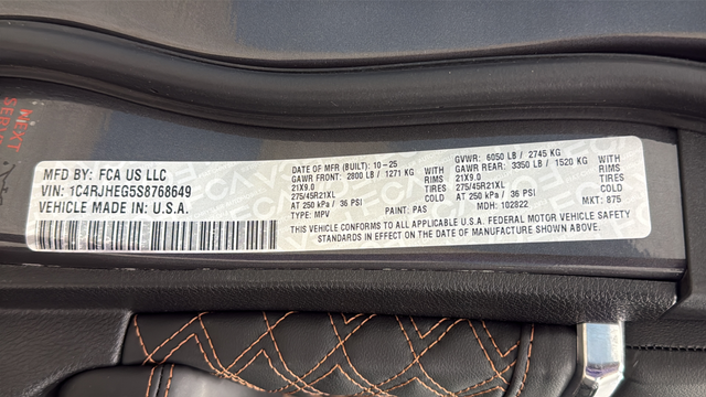 Used 2025 Baltic Gray Metallic Clearcoat Jeep Summit image 28