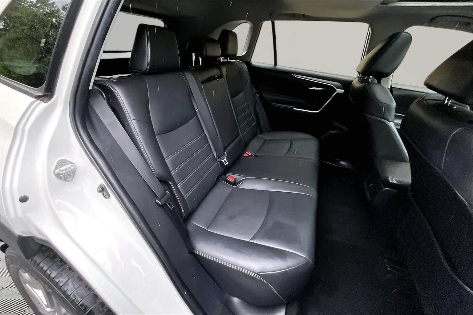 Used 2022 Blizzard Pearl Toyota XLE Premium image 20