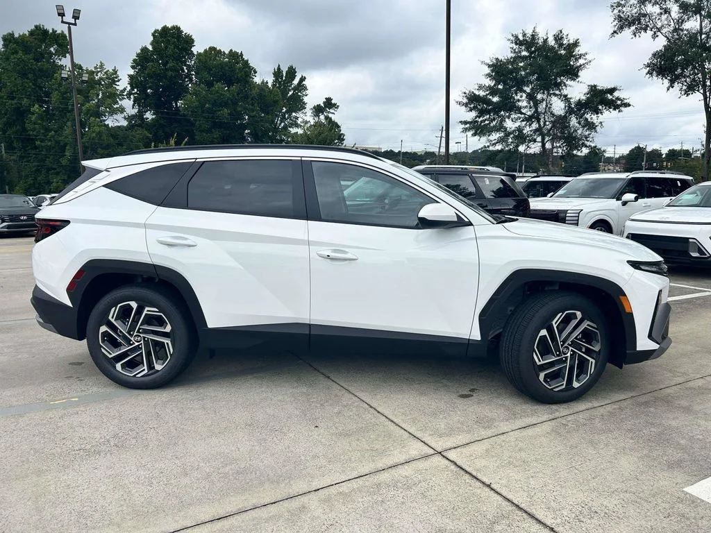 New 2026 White Hyundai SEL Plus image 2